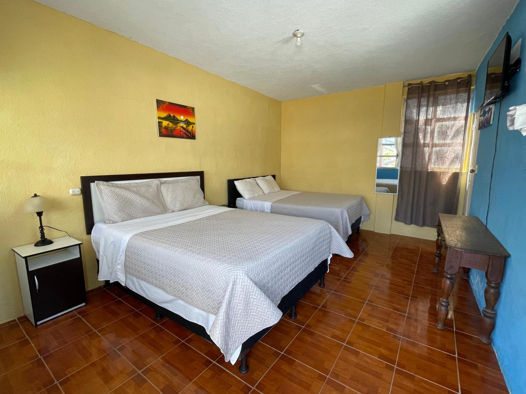 Hotel Posada Gutierrez Panajachel Exterior foto