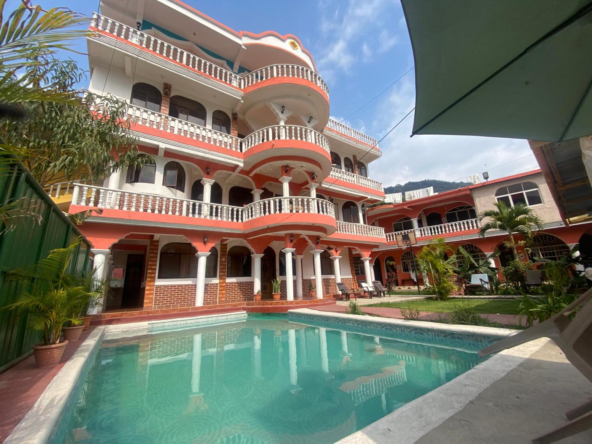 Hotel Posada Gutierrez Panajachel Exterior foto